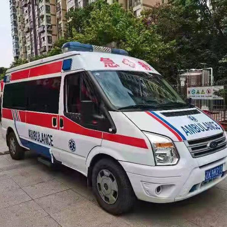 小店长途救护车护送病人返乡